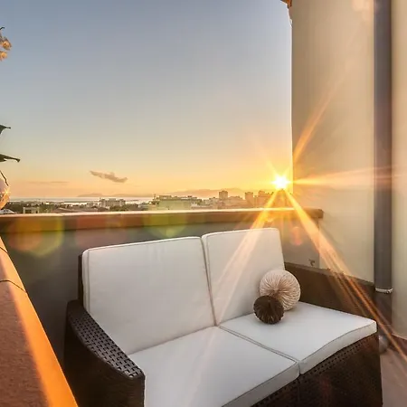 Elafi Penthouse アパート カリアリ