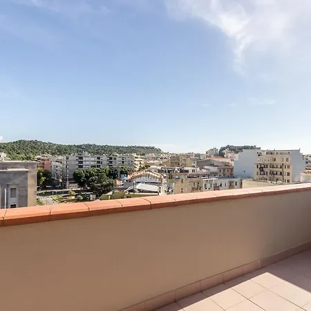 Elafi Penthouse דירה *